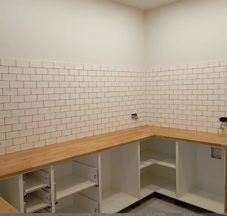 Servicio de colocación de pavimento cerámico pared