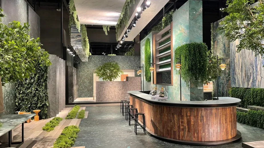 Stand para una empresa del sector cerámico diseñado y montado por Monki Soluciones